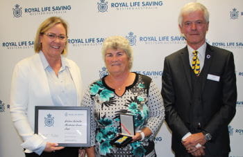 Sandra Rawlings receiving her award from Beyond Bank's Georgie Nicholas and RLSSWA President Colin Hassell