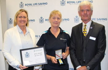 Wendy Quint receiving her award from Beyond Bank's Georgie Nicholas and RLSSWA President Colin Hassell