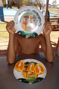 Burringurrah child with a Go For 2&5 healthy eating plate