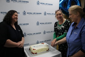 cutting the call centre 20th anniversary cake