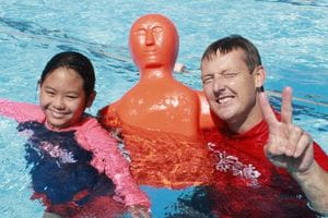Carnarvon student with swimming instructor at the Carnarvon Pool