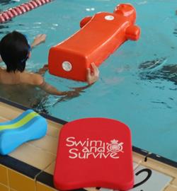 image of a JLC participant in the pool with a tow manikin