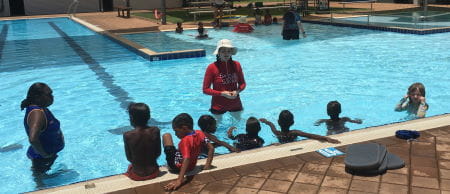 Niamh Hurley teaching children in the pool at Fitzroy Crossing