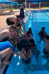 Bronze Medallion students practising a rescue