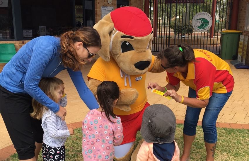 image of children gathered around Walter the Watchdog at Bruce Rock pool