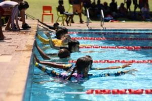 Children getting ready to start a swimming race