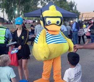 Dippy Duck meeting children at the Welcome to Hedland event