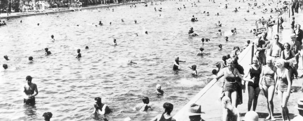 An image of the massive Fleishhacker Swimming Pool taken in its heyday of the 1920s
