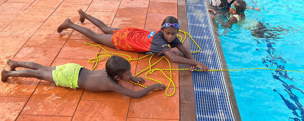 Mt Magnet kids practising rope rescues at the pool