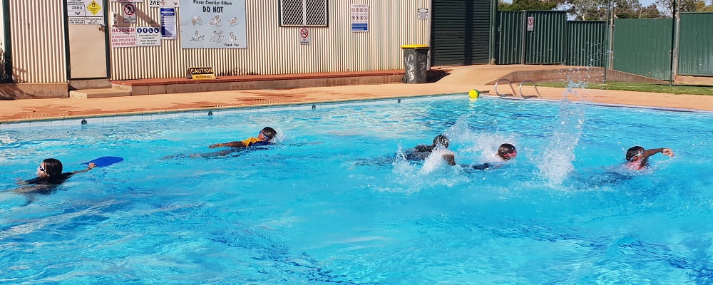 Mount Magnet children swimming laps at the pool