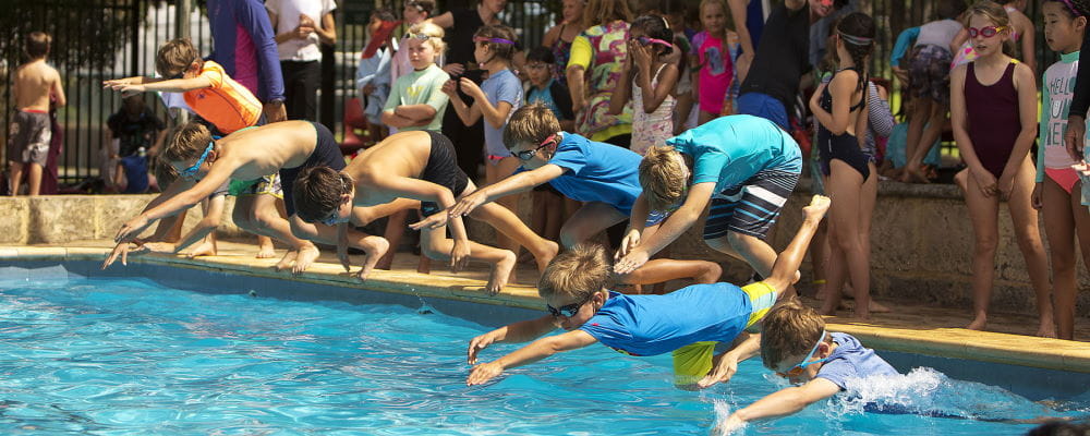 Children diving into the pool at Subiaco Primary School