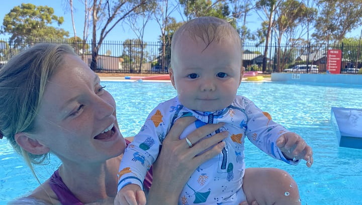 mum and baby at the Kambalda pool