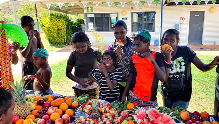 Warmun Aboriginal kids enjoying fresh fruit