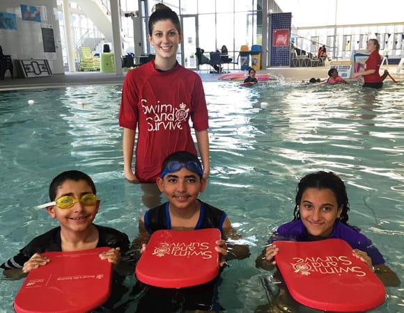 swim and survive lesson with instructor and students